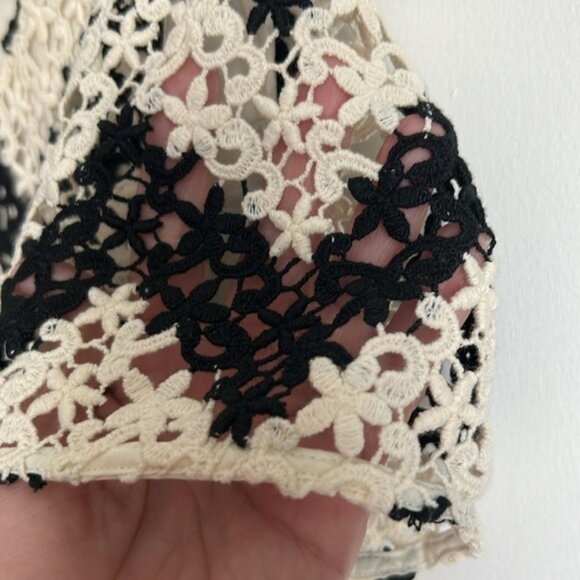 Talbots Cream & Black Lace Blouse Size 14P - Picture 5 of 6